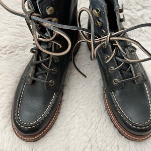 Frye women’s Black Dakota Mid-lace leather boot.True 6.5. New. Leather laces